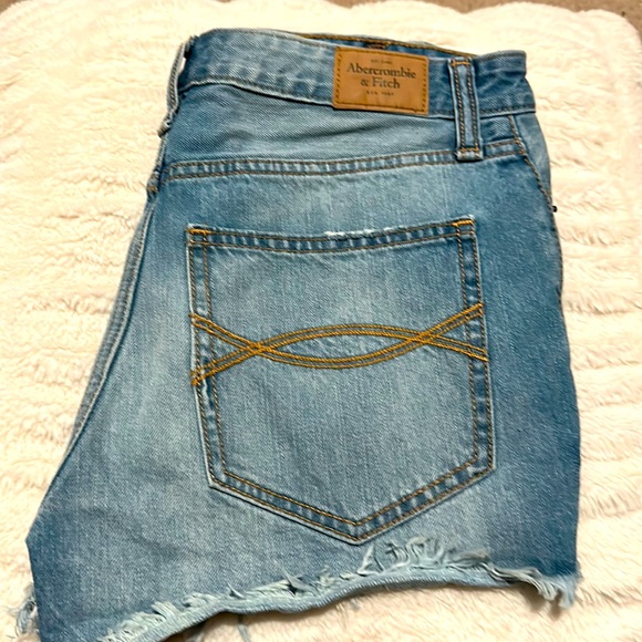 Abercrombie & Fitch Jean shorts - Picture 1 of 4